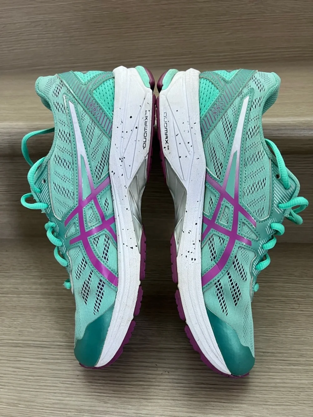 Asics Gel GT-1000 Women's Size 10 running shoes